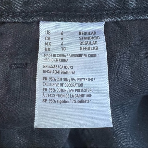 American Eagle faded black destroyed ripped Mom jeans size 6 regular - Picture 9 of 9